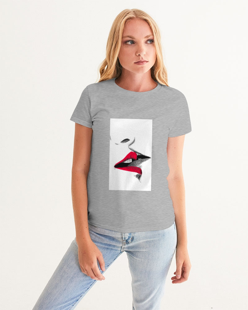 Kiss Me Women's Graphic Tee