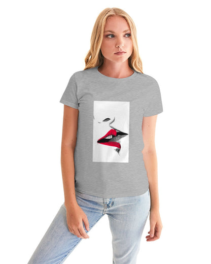 Kiss Me Women's Graphic Tee