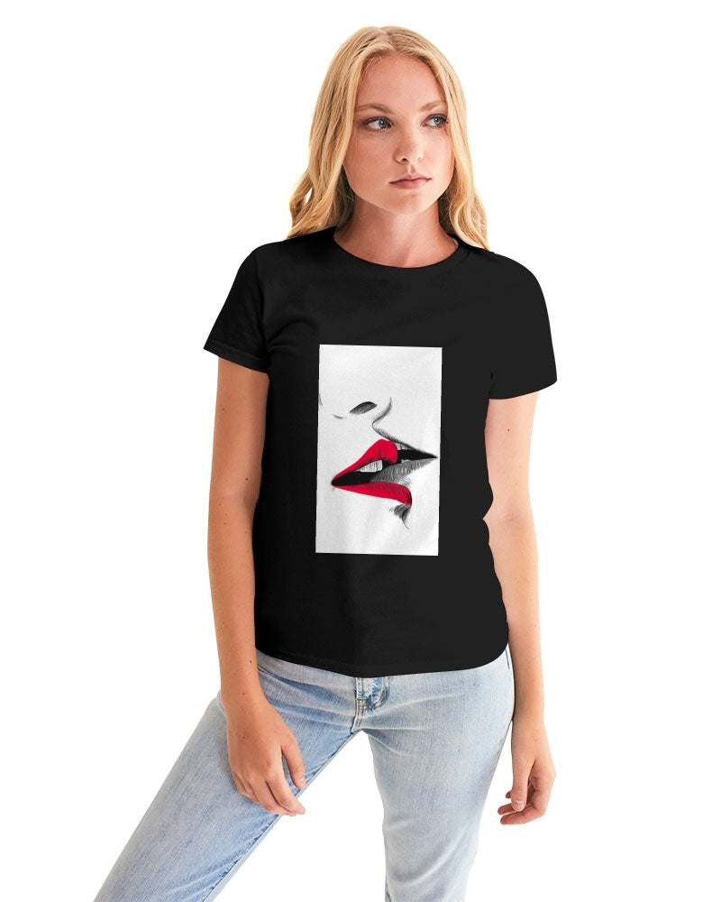 Kiss Me Women's Graphic Tee