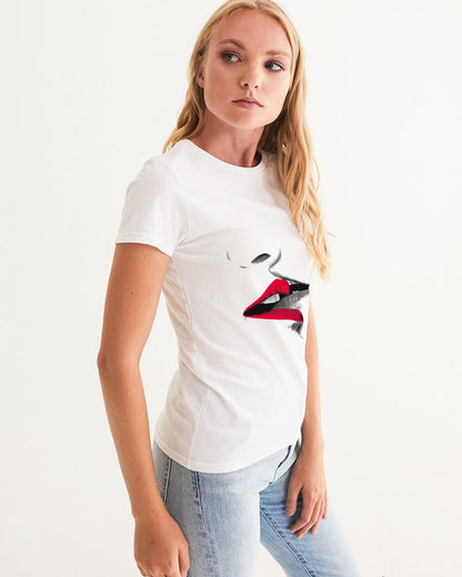 Kiss Me Women's Graphic Tee