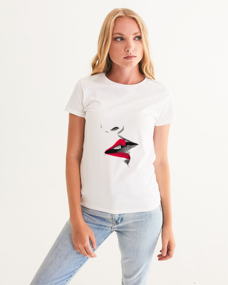 Kiss Me Women's Graphic Tee