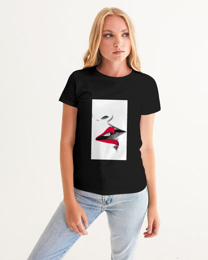 Kiss Me Women's Graphic Tee