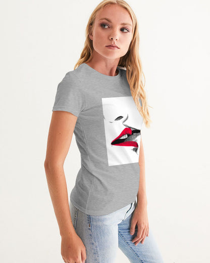 Kiss Me Women's Graphic Tee