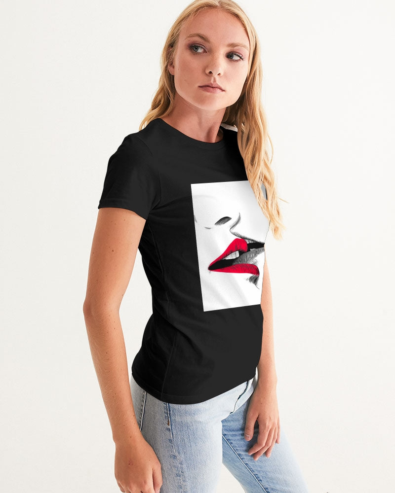 Kiss Me Women's Graphic Tee